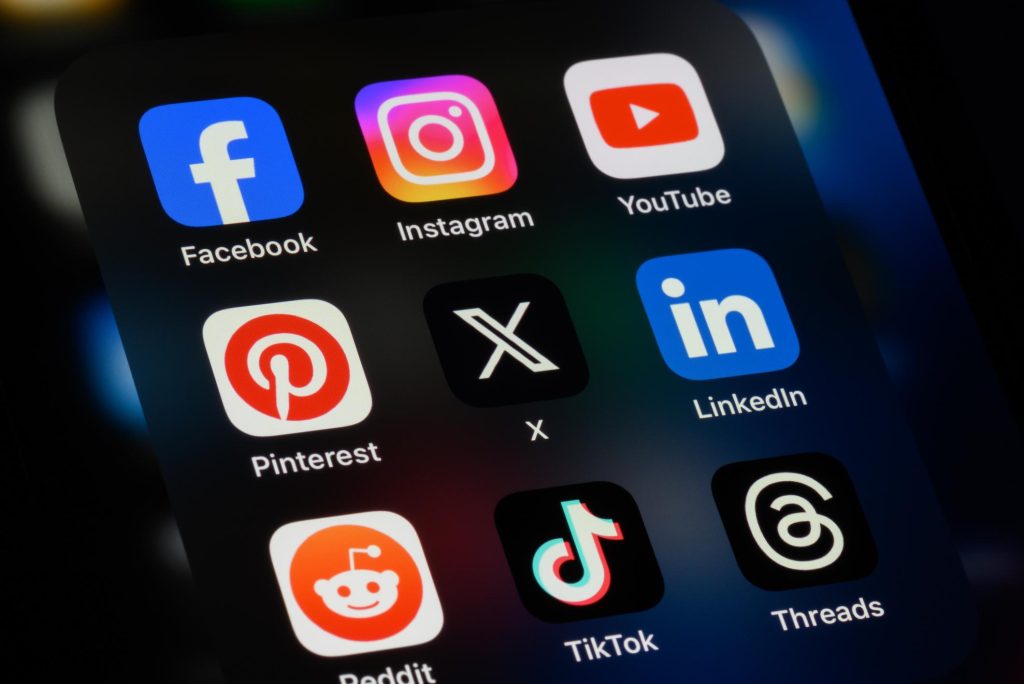 Leveraging Social Media for Effective Customer Feedback Leveraging Social Media for Effective Customer Feedback