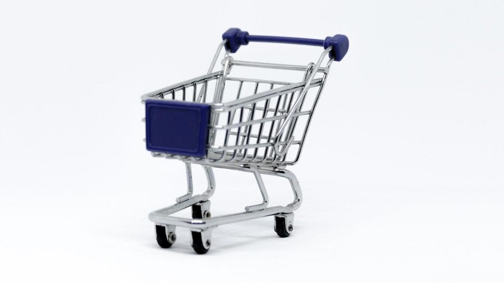 Selecting Profitable E-Commerce Products: A Step-by-Step Guide Selecting Profitable E-Commerce Products: A Step-by-Step Guide