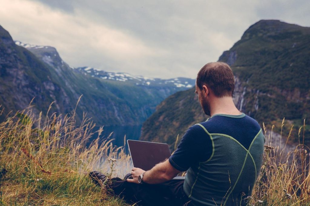 Navigating the Global Freelance Landscape: A Client Guide Navigating the Global Freelance Landscape: A Client Guide